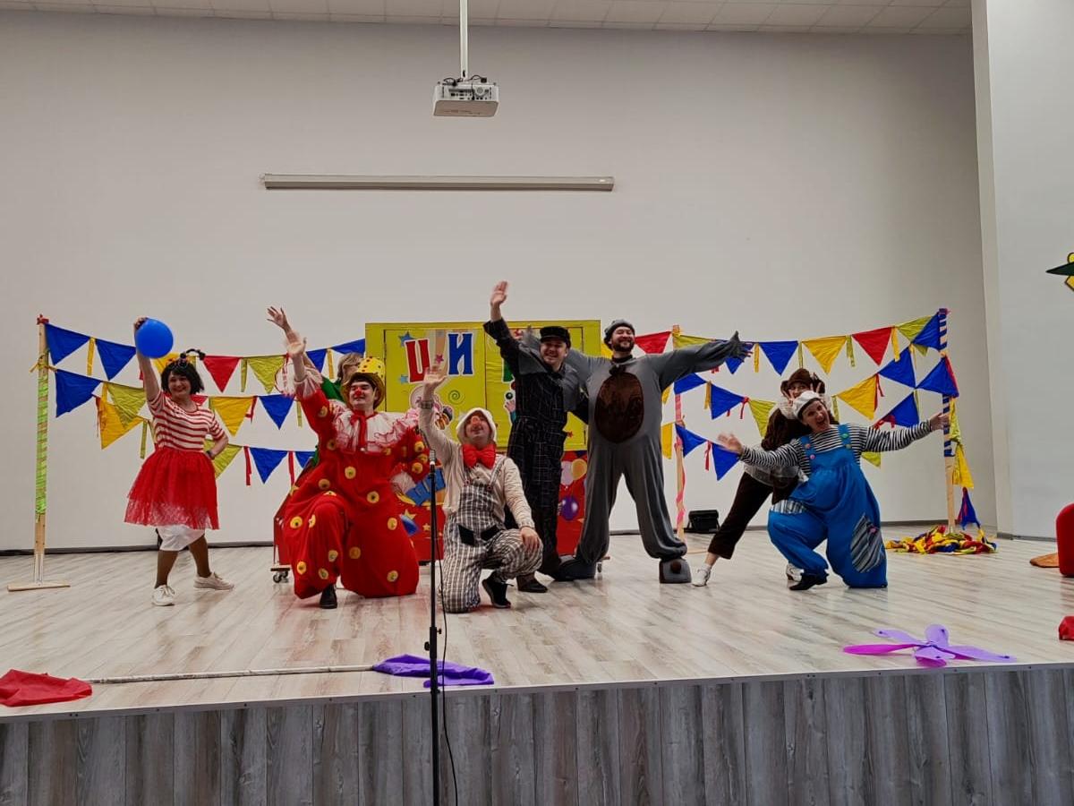 Группа «Калейдоскоп» выступила для учащихся школы № 79 Группа «Калейдоскоп» выступила для учащихся школы № 79